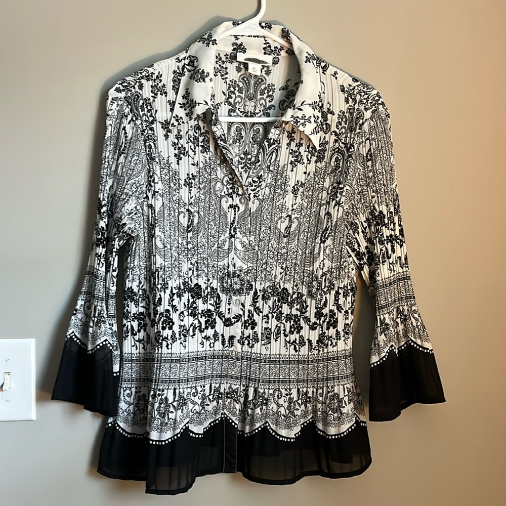 Dressbarn  Black & White Paisley Floral Size M 3/4 Sleeve Button Up Blouse